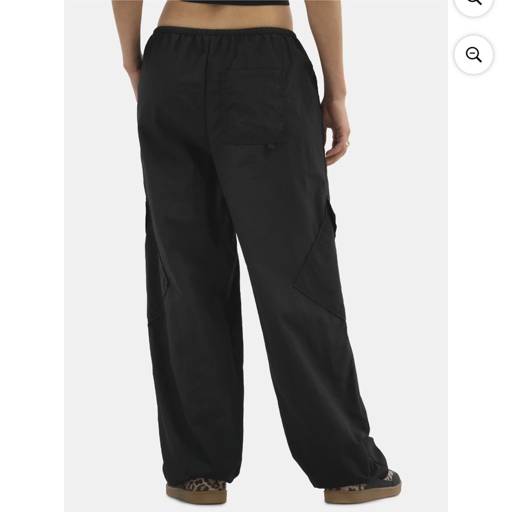 NO Boundaries Parachute
Pants, Women's Black Cargo Pants size M never warm - Picture 3 of 13